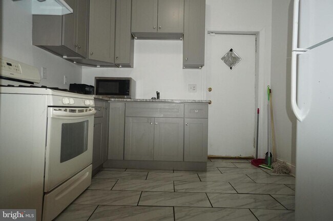 Building Photo - 239 W Coulter St