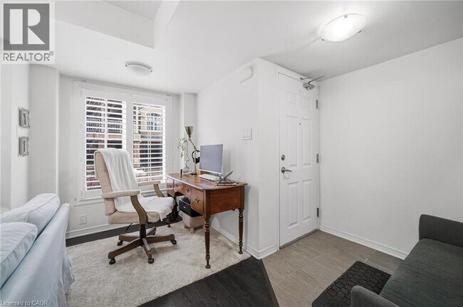 Photo du bâtiment - 2441 Greenwich Dr