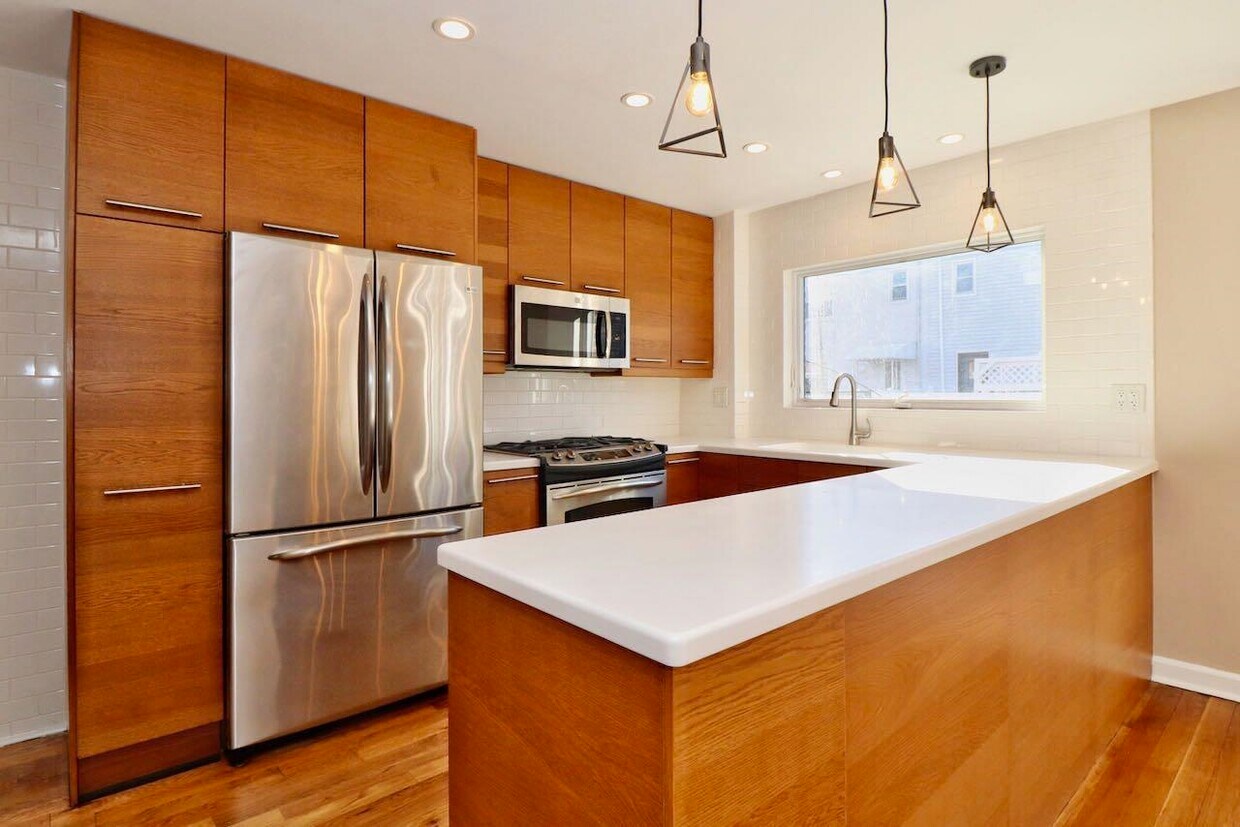 12 Veterans Ct, Bayonne, NJ 07002 House Rental in Bayonne, NJ