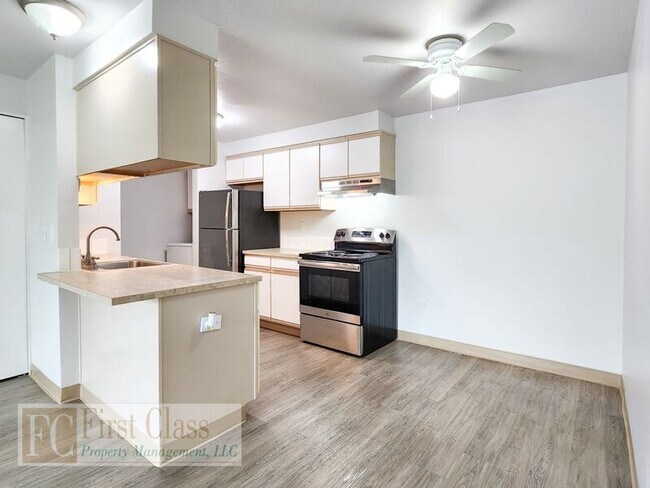 Building Photo - 1255 NW 183rd Ave