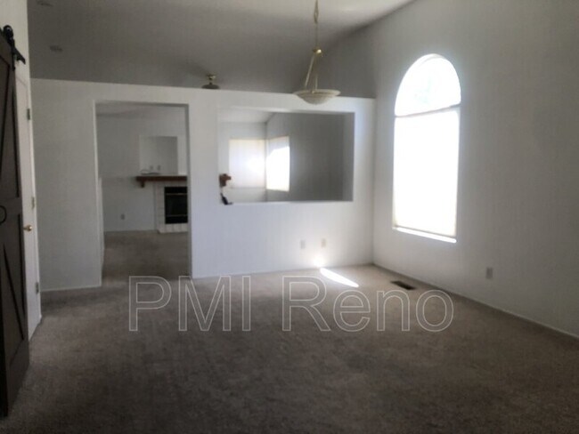 Foto del edificio - 1584 Reno View Dr