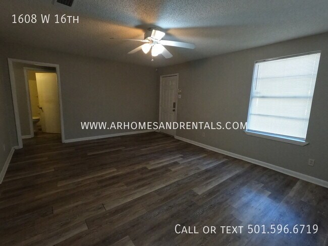 Building Photo - 1608 W 16th | $725 | 2 beds, 1 full bath