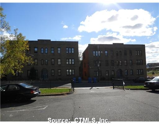 Building Photo - 123-125 Putnam St