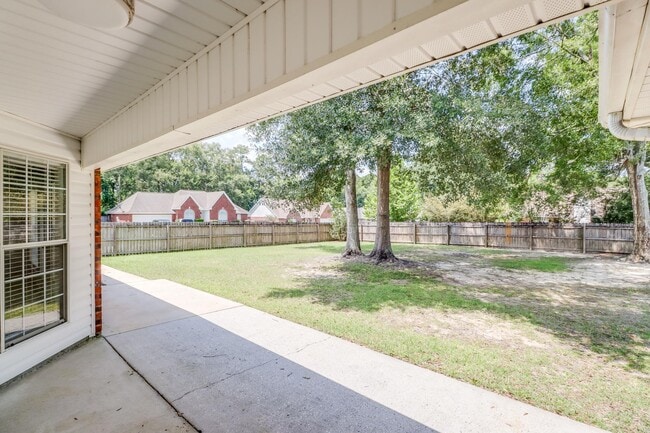 Building Photo - 14081 Oak View Cir