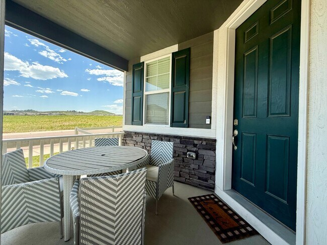 Foto del edificio - Spacious 5-Bedroom home with beautiful Vie...