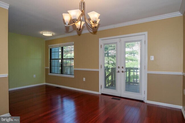 Building Photo - 6158 Old Brentford Ct