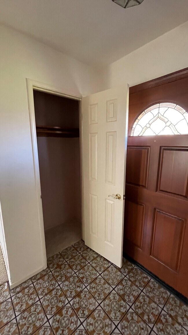 Closet - 31 Raymond Ct