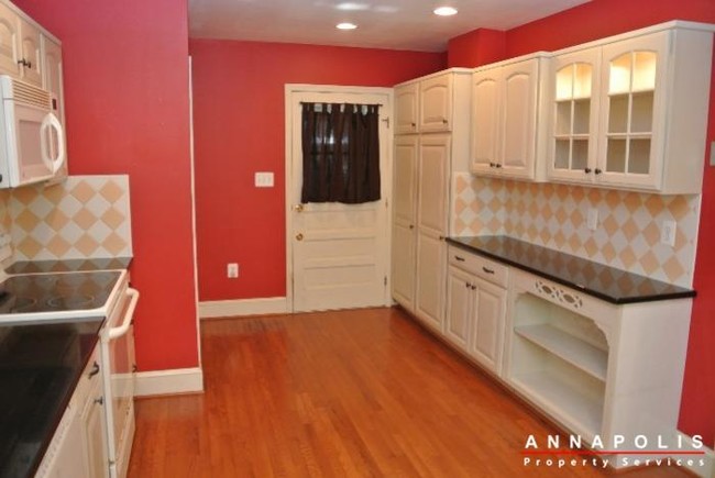 Foto del edificio - 1028 forest hills ave