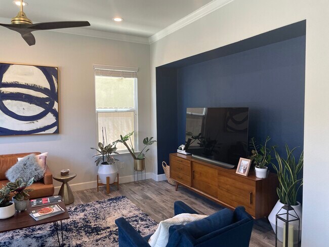 Building Photo - 8665 Mahonia Dr