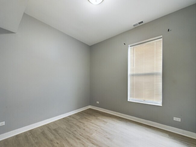 Building Photo - 7324 South Union Avenue Unit 2