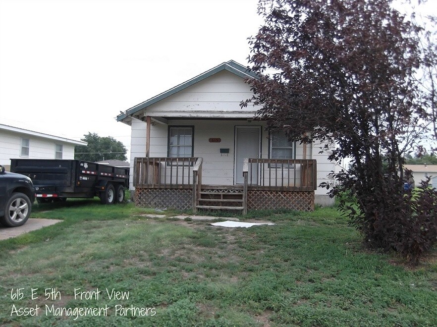 615 E 5th St Unit A, Hays, KS 67601 Room for Rent in Hays, KS