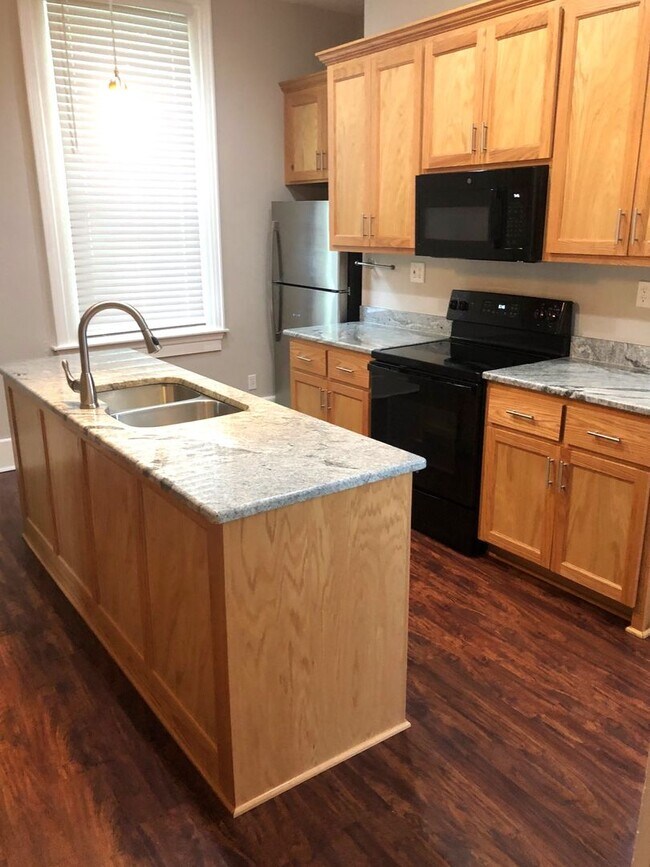 Building Photo - Coming in June!! Historic 4 Bed, 2 Bath House