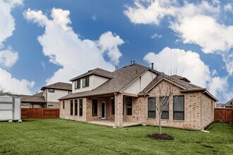 Building Photo - 30627 S Creek Way