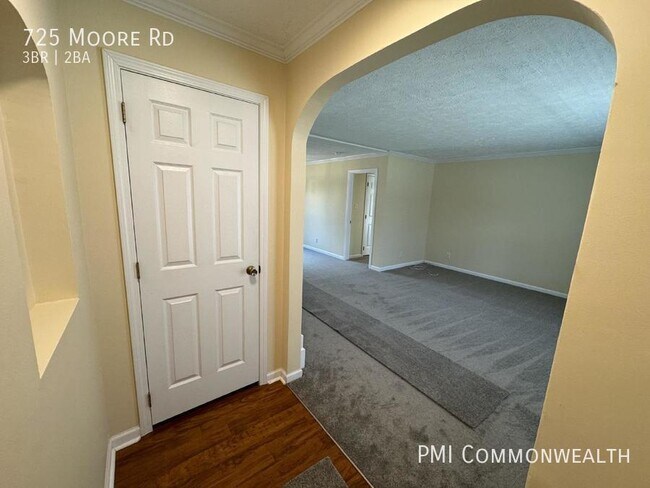 Building Photo - 3 Bed / 2 Bath Single Family (Available Now)