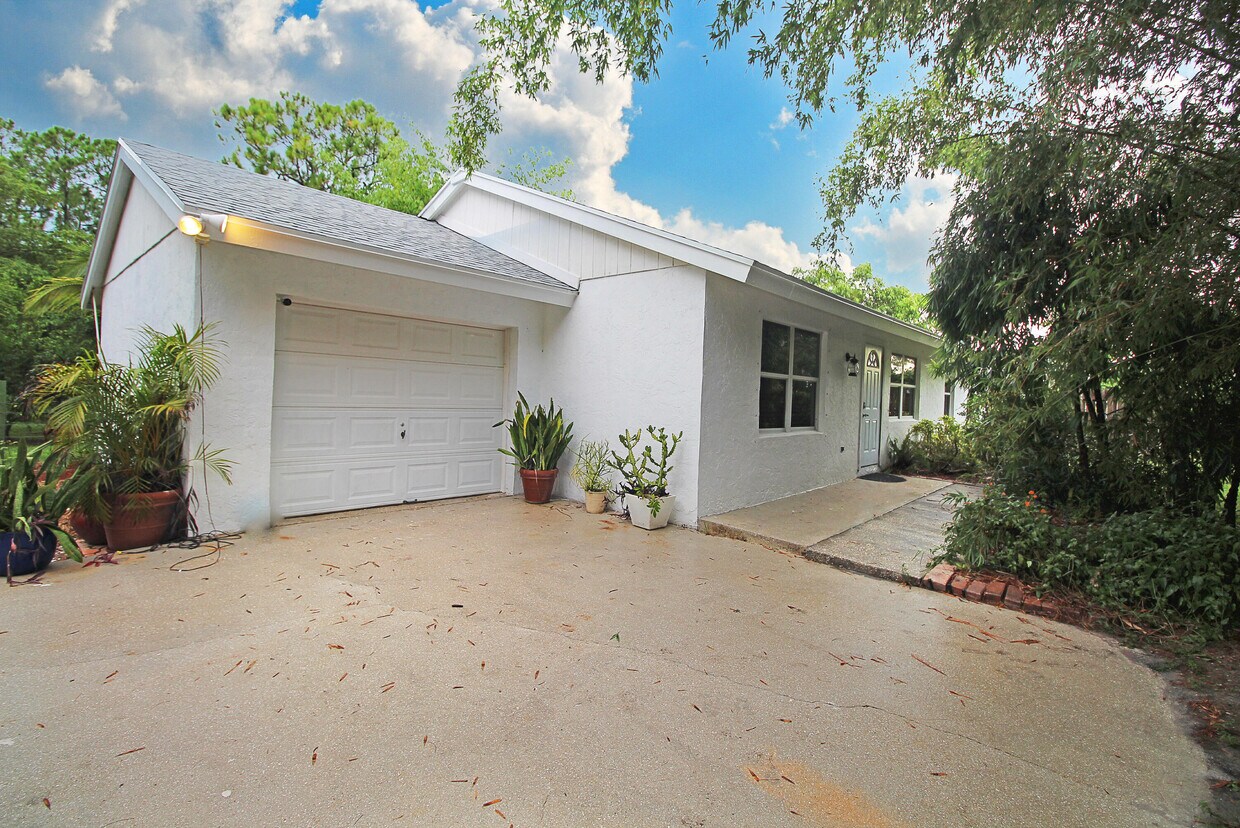 Primary Photo - 16930-16993 93rd Rd N