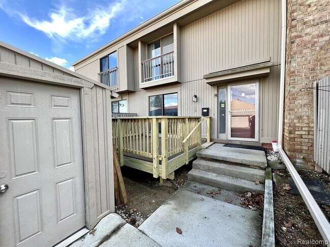 Building Photo - 759 Oakbrook Ridge Dr