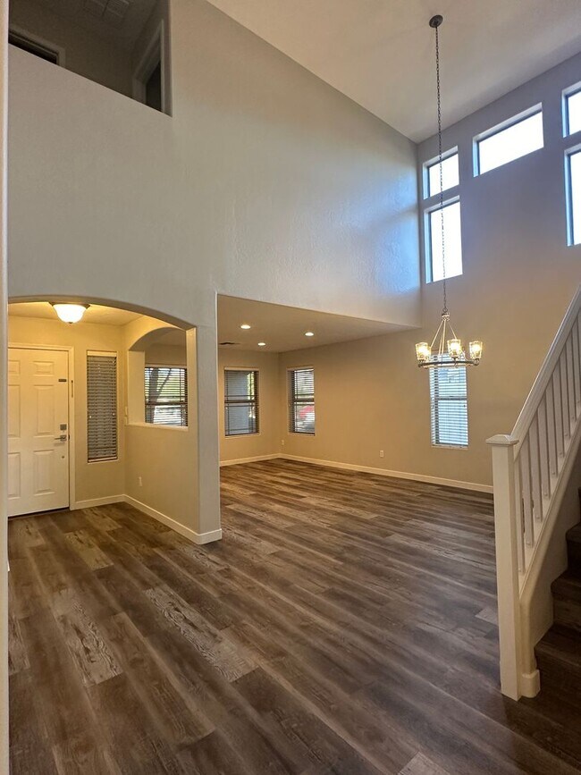 Foto del edificio - Cooper/Queen Creek. 4 bed, 2.5bath, 2677 s...
