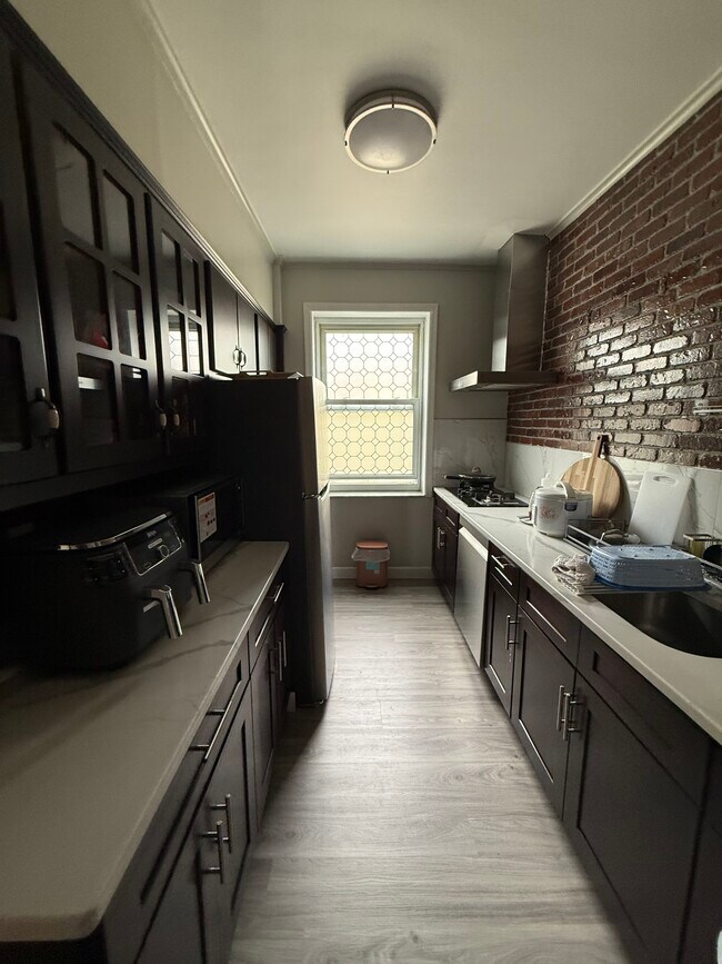 Foto del edificio - 1561 E 31st St