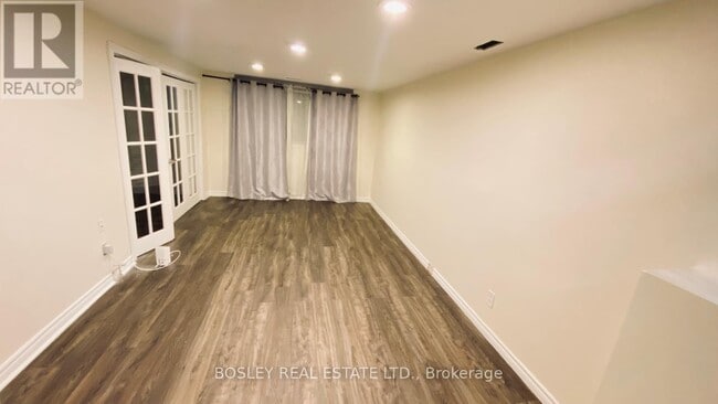 Building Photo - 508 Pinetree Crescent