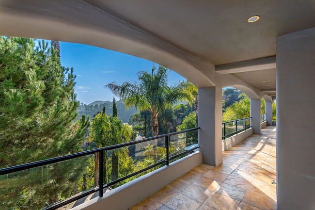 Foto del edificio - 7218 Mulholland Dr