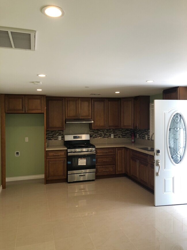 Building Photo - 16359 Bamboo St