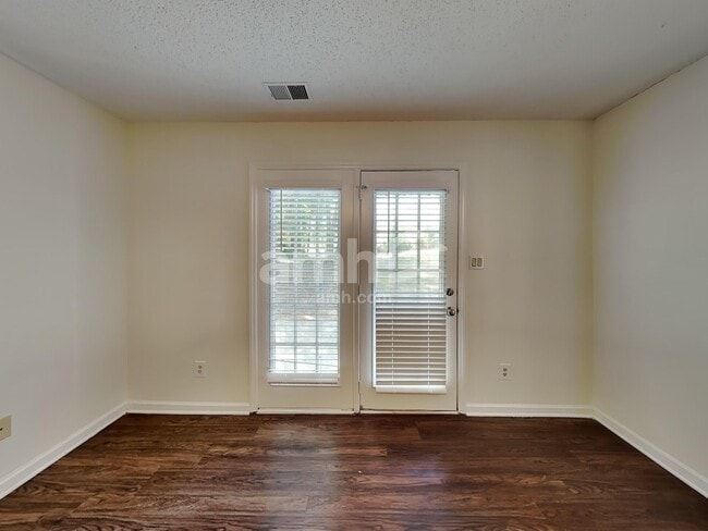 Foto del edificio - 2601 Briar Ridge Dr