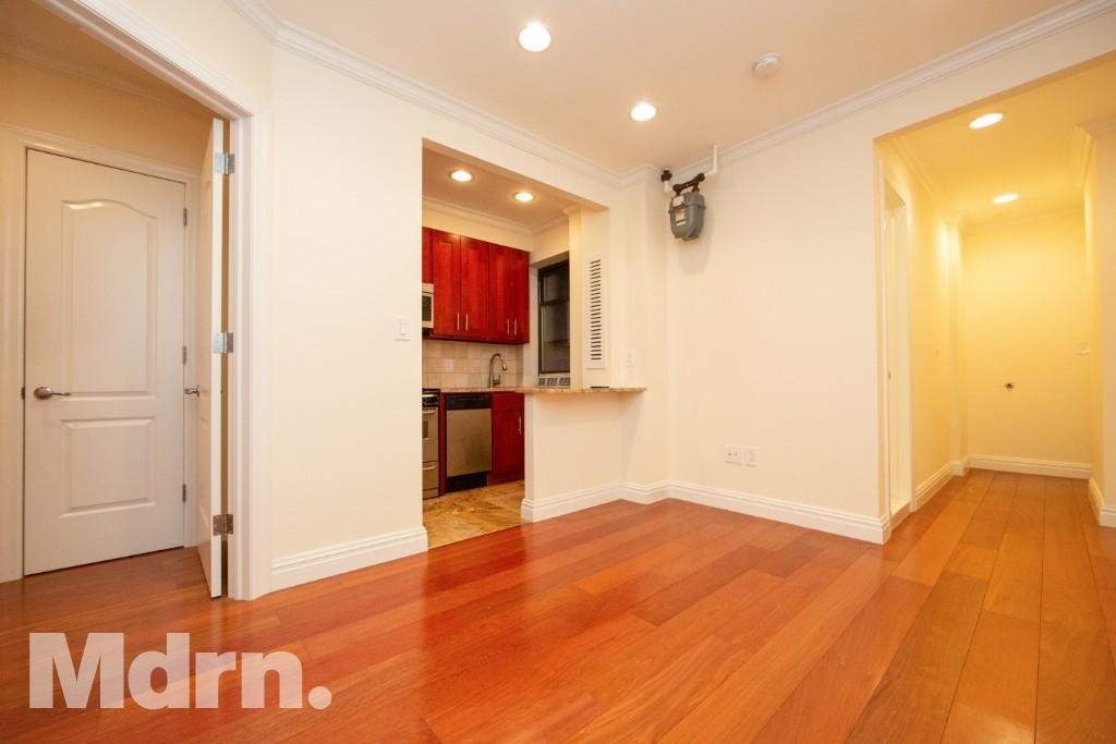 Primary Photo - 325 E 66th St