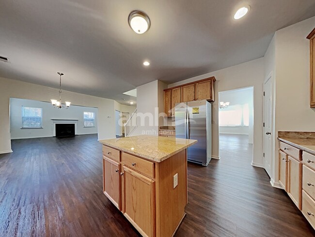 Building Photo - 7207 Tanners Creek Dr