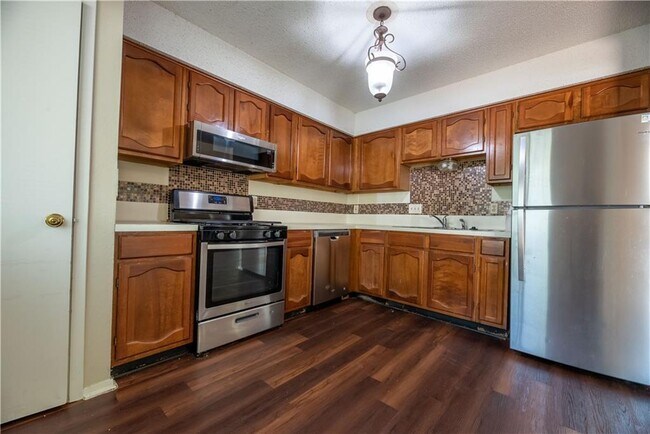 Foto del edificio - 9000 Mountain Ridge Dr