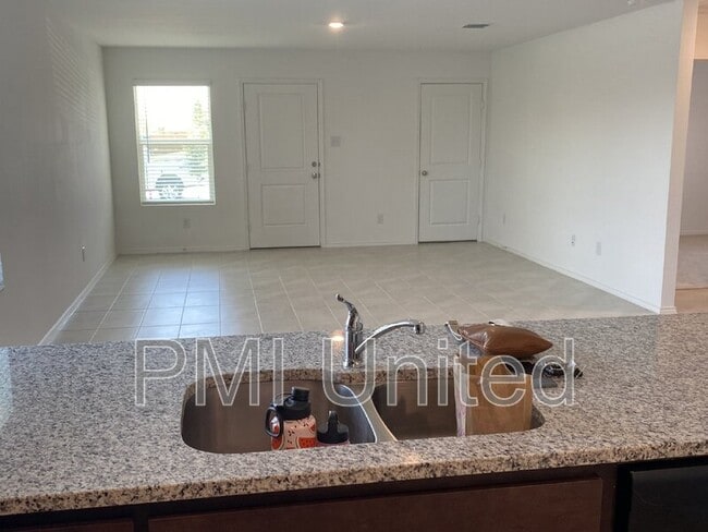 Building Photo - 1361 Plum Rd