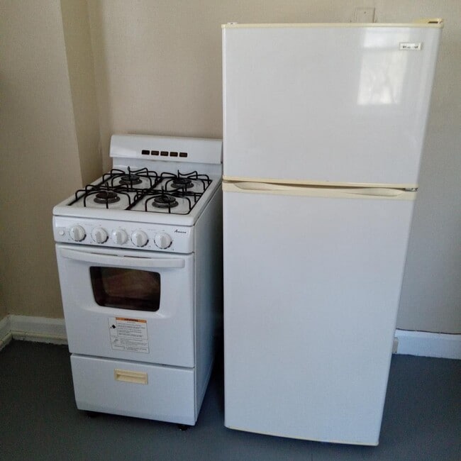 Building Photo - 25 Pecks Rd