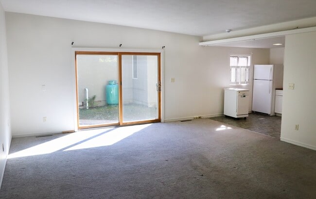 Building Photo - 583 Gay St