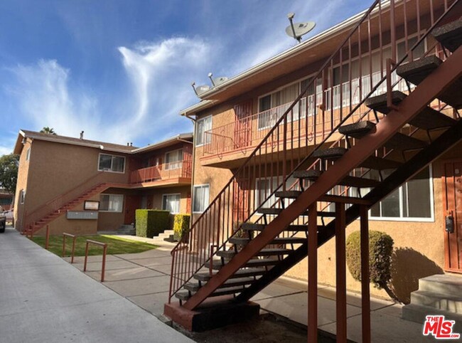 Foto del edificio - 6208 S Victoria Ave