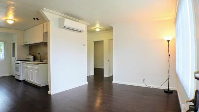 Foto del edificio - 8275 California St