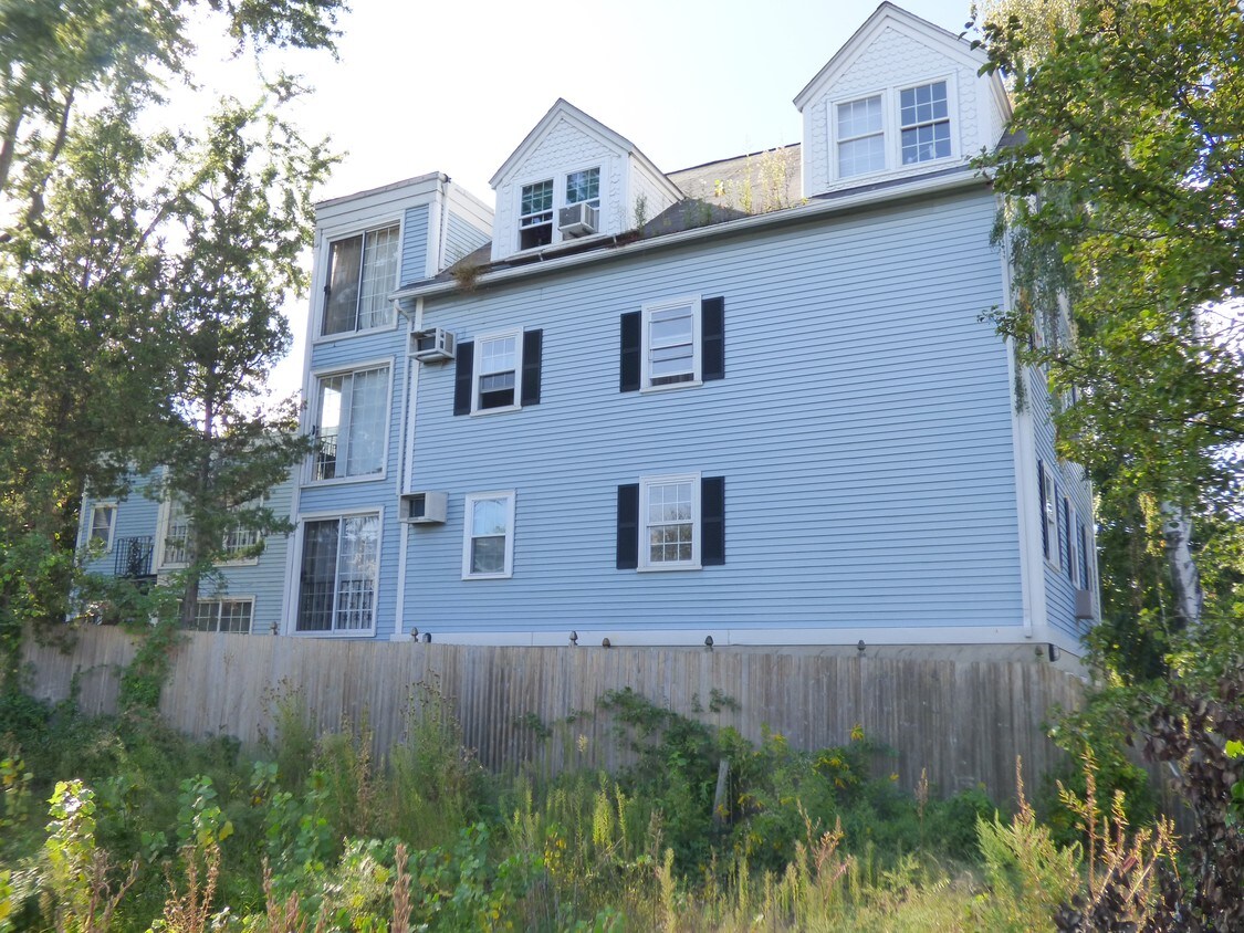 Foto del edificio - 194 Stillwater Ave