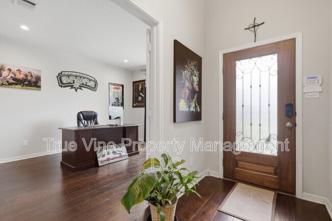 Building Photo - 4727 La Santa Rd