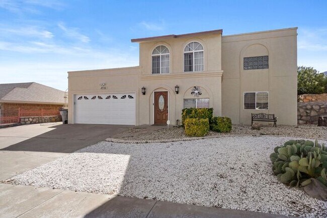 Foto del edificio - Beautiful, CARPET FREE - 2 Story Home with Refrigerated Air - Two Year Lease Required