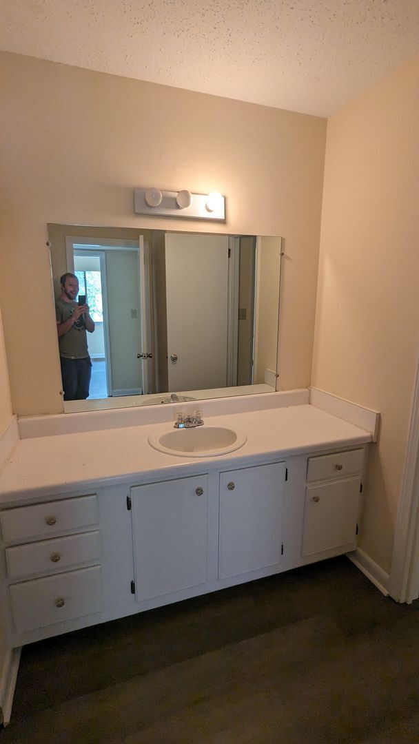 Building Photo - 1BR