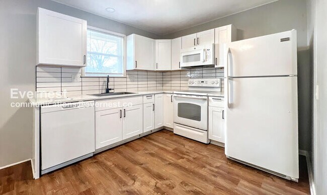 Foto del edificio - 9515 E 18 St S