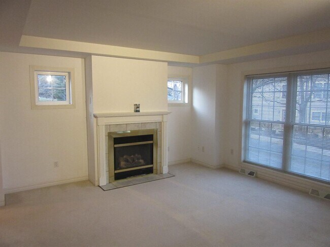 Building Photo - 1053 Bluestem Ln