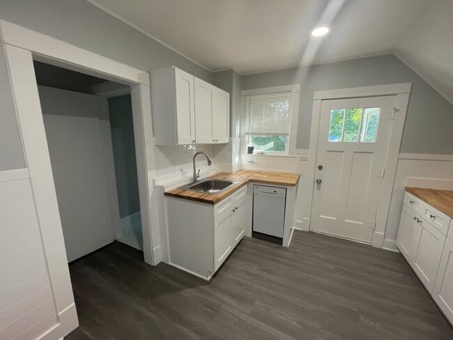 Foto del edificio - 421 Washington St