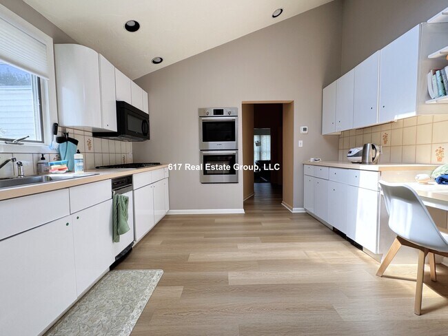 Foto del edificio - 55 Esty Farm Rd