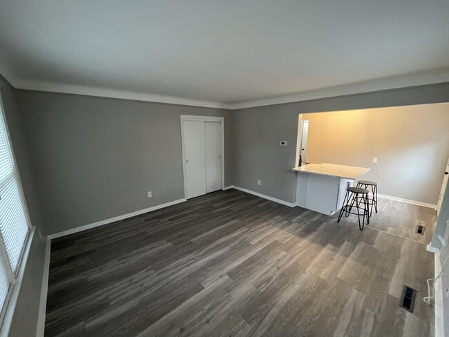 Foto del edificio - 2621 Rochester Rd