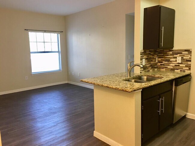 Building Photo - 2320 Gracy Farms Ln