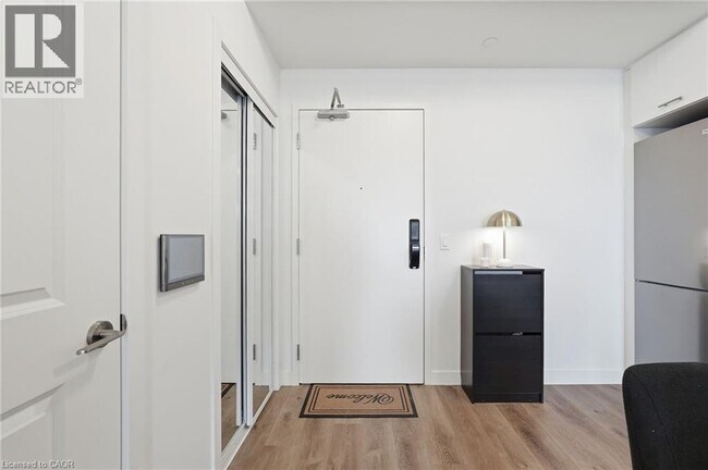 Building Photo - 461 Green Rd