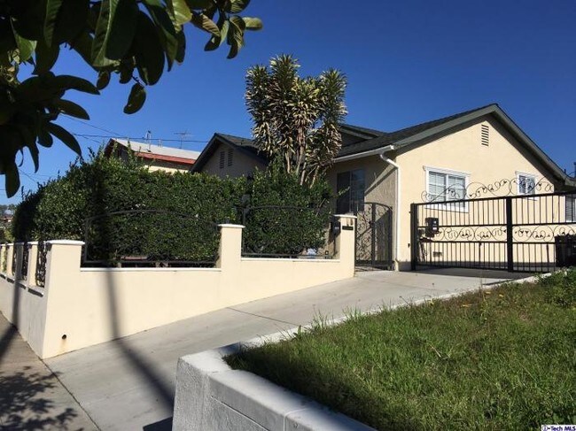 Building Photo - 3 bedroom in Atwater Village CA 90039