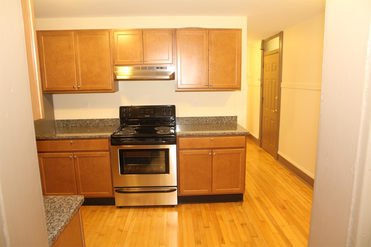 Primary Photo - 76 N Union St