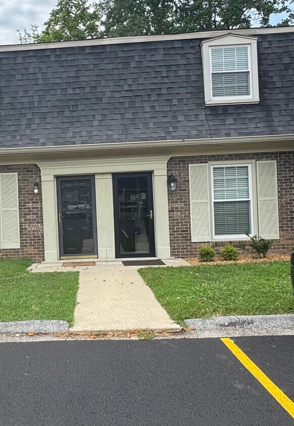 Foto principal - 1010 Country Club Rd