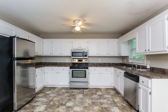 Building Photo - 18 Black Water Dr