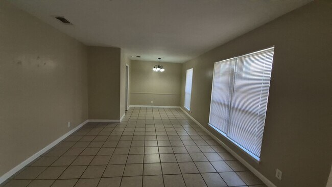 Foto del edificio - 7102 Glen Point Dr